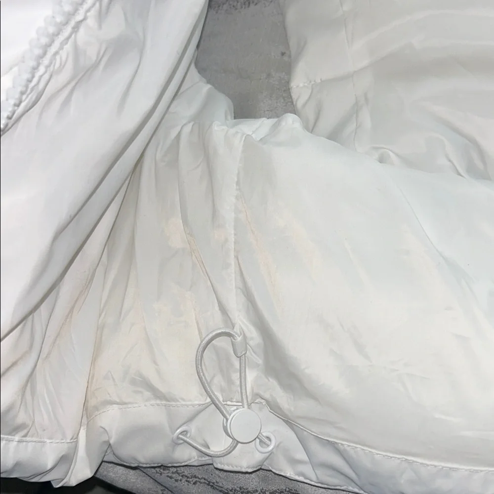 Garage Women's White Quilted Vest - Picture 14 of 14